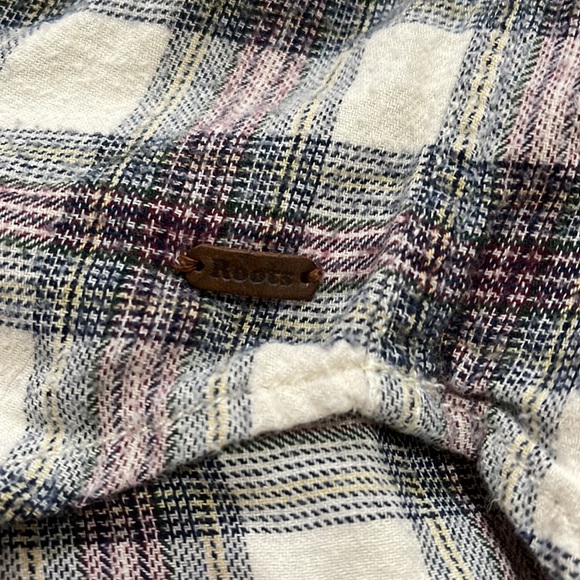 Woman’s ROOTS flannel - Picture 6 of 7